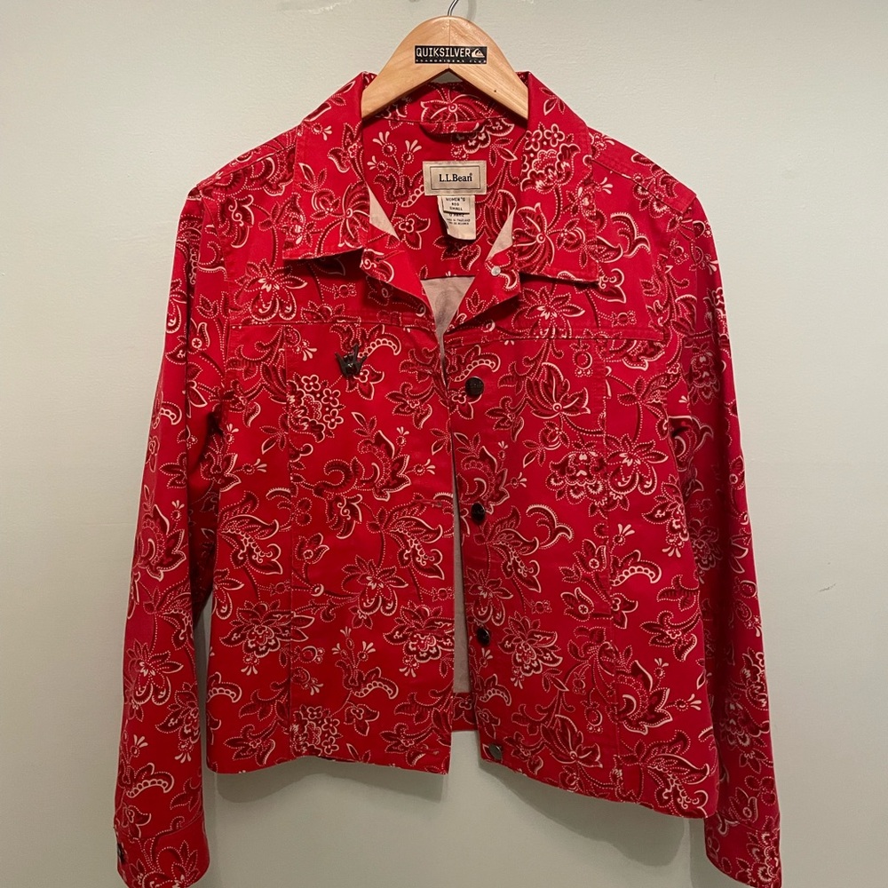 Red LL Bean woman’s light over coat. Model 0XK62 100% cotton